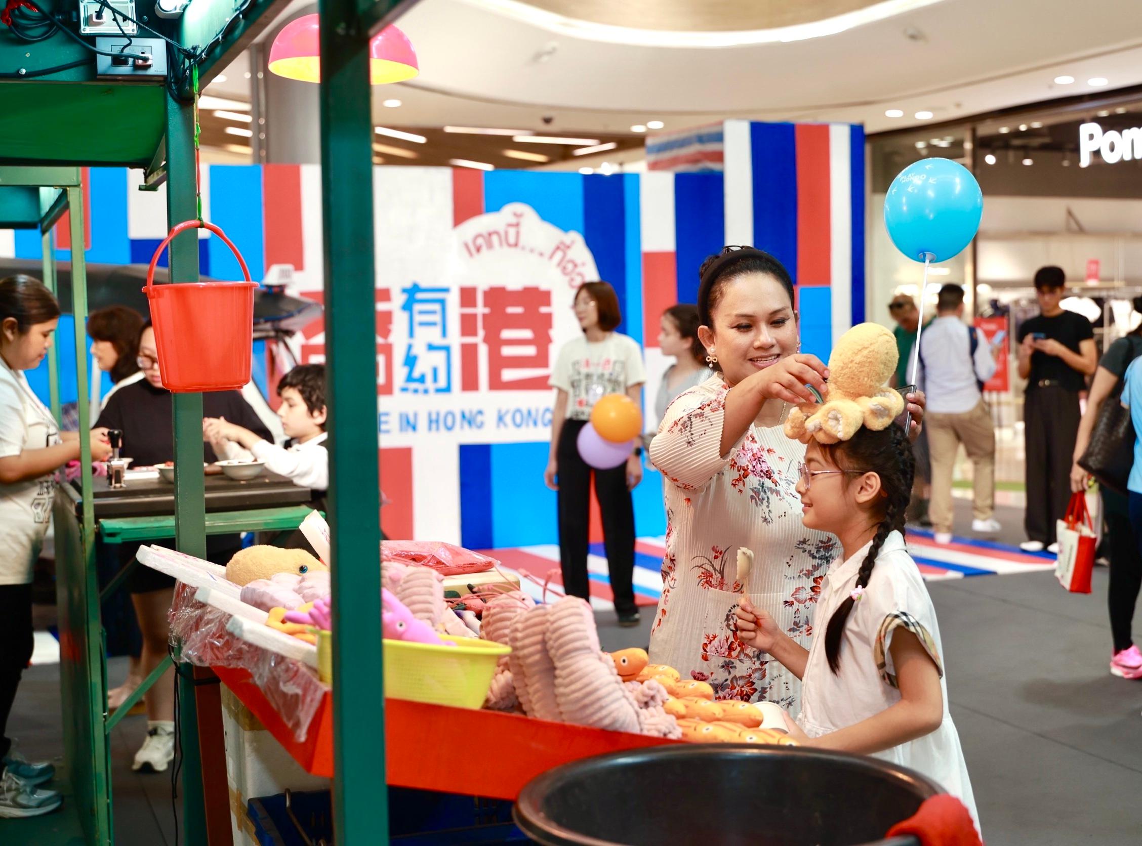 香港駐曼谷經濟貿易辦事處七月三日在泰國曼谷舉行「香港有約」展覽。展覽在Central Eastville一樓舉行至七月十二日，免費開放予公眾參觀。