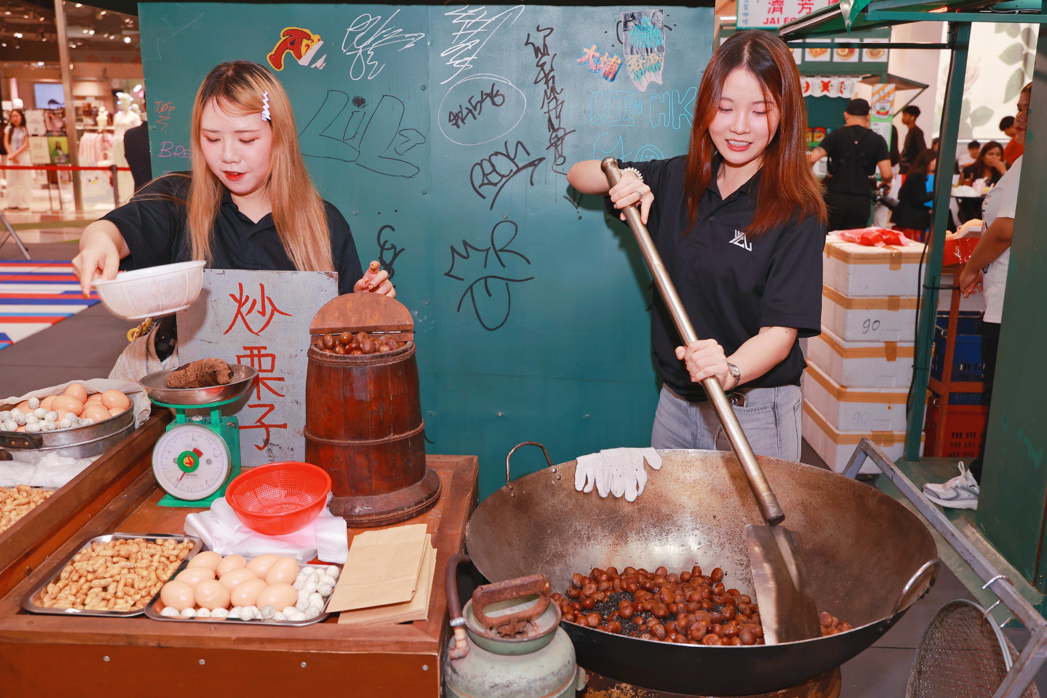 香港駐曼谷經濟貿易辦事處七月三日在泰國曼谷舉行「香港有約」展覽。展覽在Central Eastville一樓舉行至七月十二日，免費開放予公眾參觀。