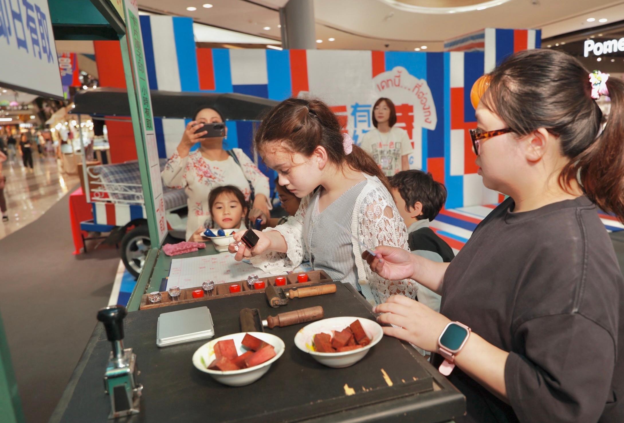 香港駐曼谷經濟貿易辦事處七月三日在泰國曼谷舉行「香港有約」展覽。展覽在Central Eastville一樓舉行至七月十二日，免費開放予公眾參觀。