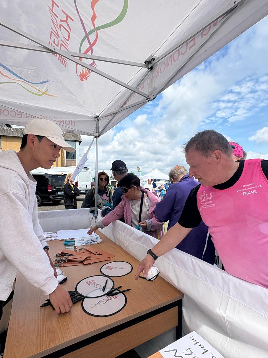 The Hong Kong Economic and Trade Office in Berlin (HKETO Berlin) sponsored the Berlin CityCup dragon boat races held on July 4 (Berlin time). Photo shows the booth set up by HKETO Berlin to promote work and study opportunities in Hong Kong.
