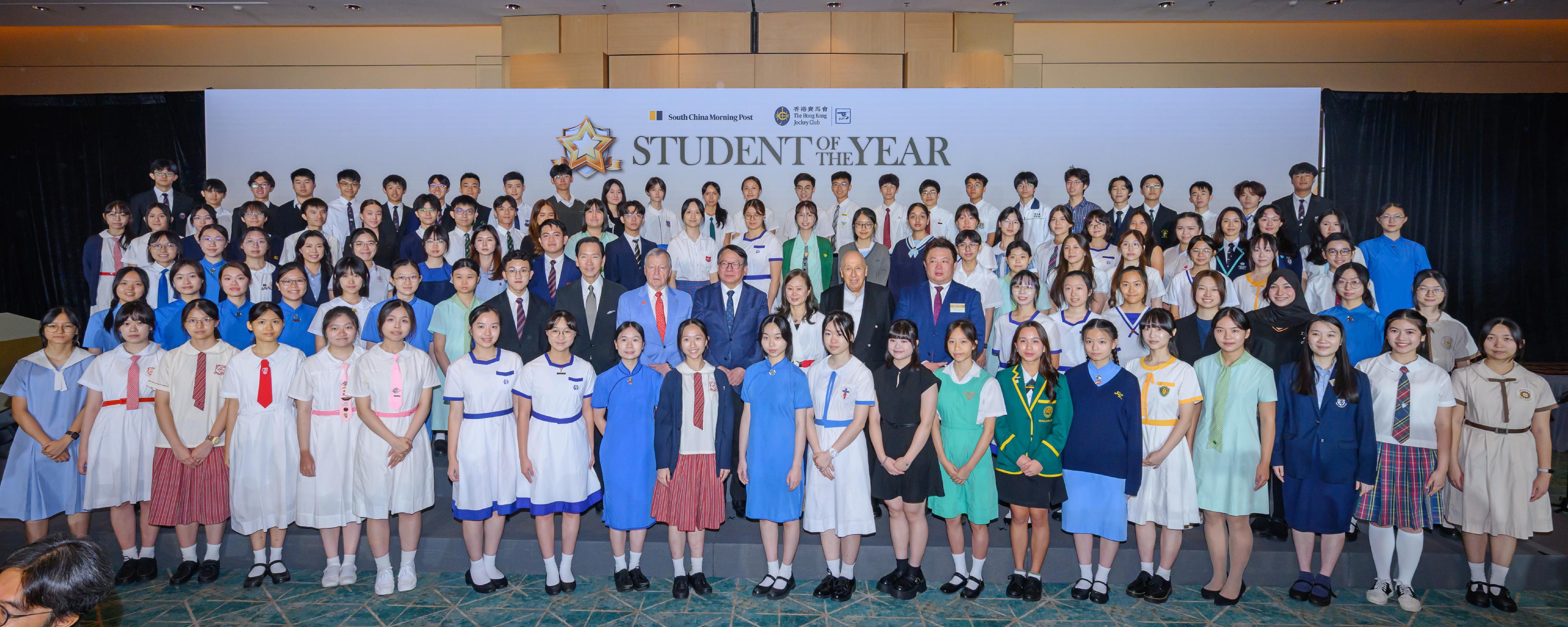 The Chief Secretary for Administration, Mr Chan Kwok-ki, attended the Student of the Year Awards 2025/26 Presentation Ceremony today (July 11). Photo shows Mr Chan (second row, centre); the Publisher of the South China Morning Post, Ms Tammy Tam (second row, tenth right); the Chief Executive Officer of the Hong Kong Jockey Club, Mr Winfried Engelbrecht-Bresges (second row, tenth left); the Chairman of the West Kowloon Cultural District Authority Board, Mr Bernard Chan (second row, ninth left); and guests and students at the ceremony.