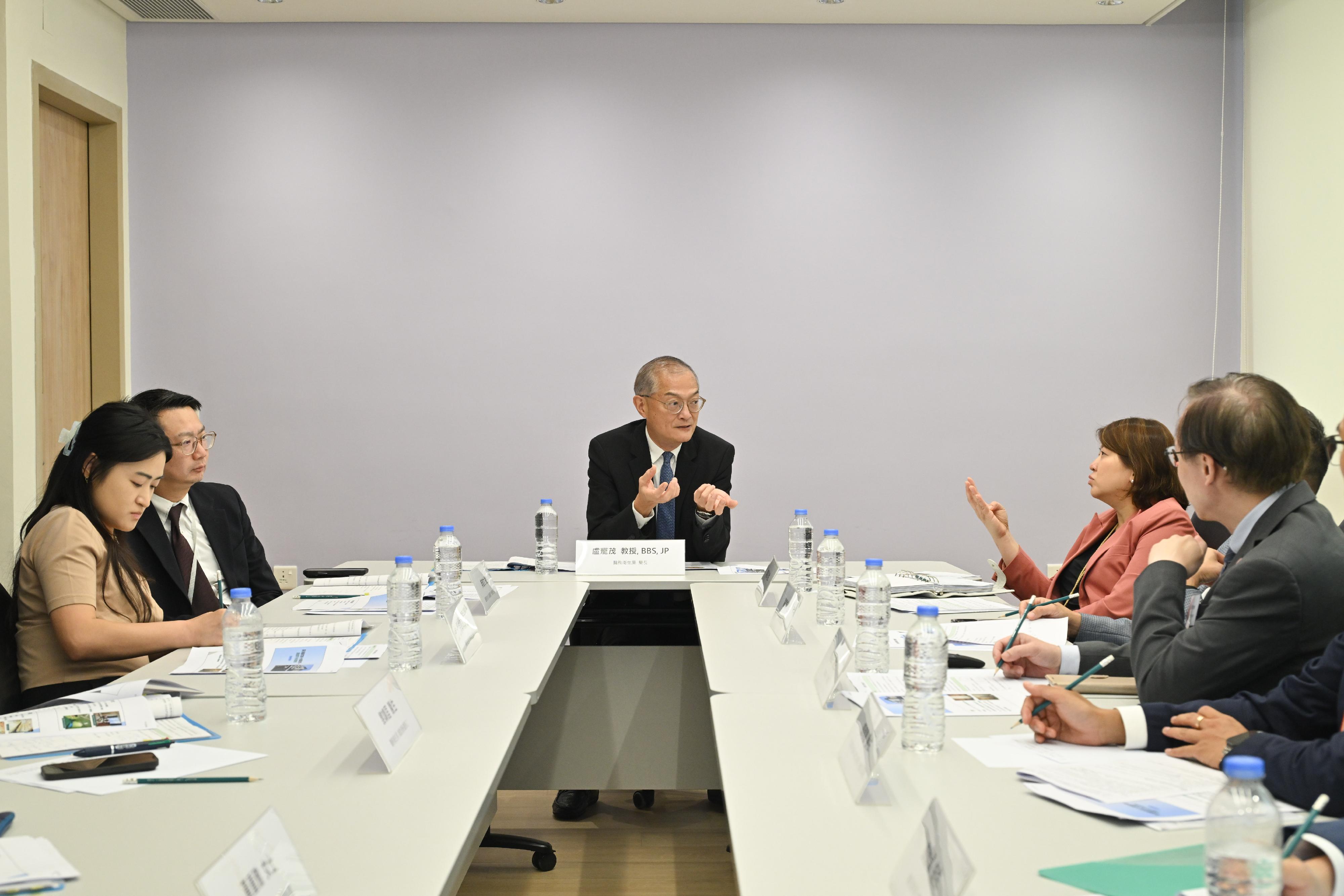 The Secretary for Health, Professor Lo Chung-mau (centre), holds a meeting with the Chief Executive of the Hospital Authority, Dr Libby Lee (second right), and the management staff members of Kwai Chung Hospital (KCH) after visiting KCH today (July 13), to understand the future development of the hospital after its redevelopment.