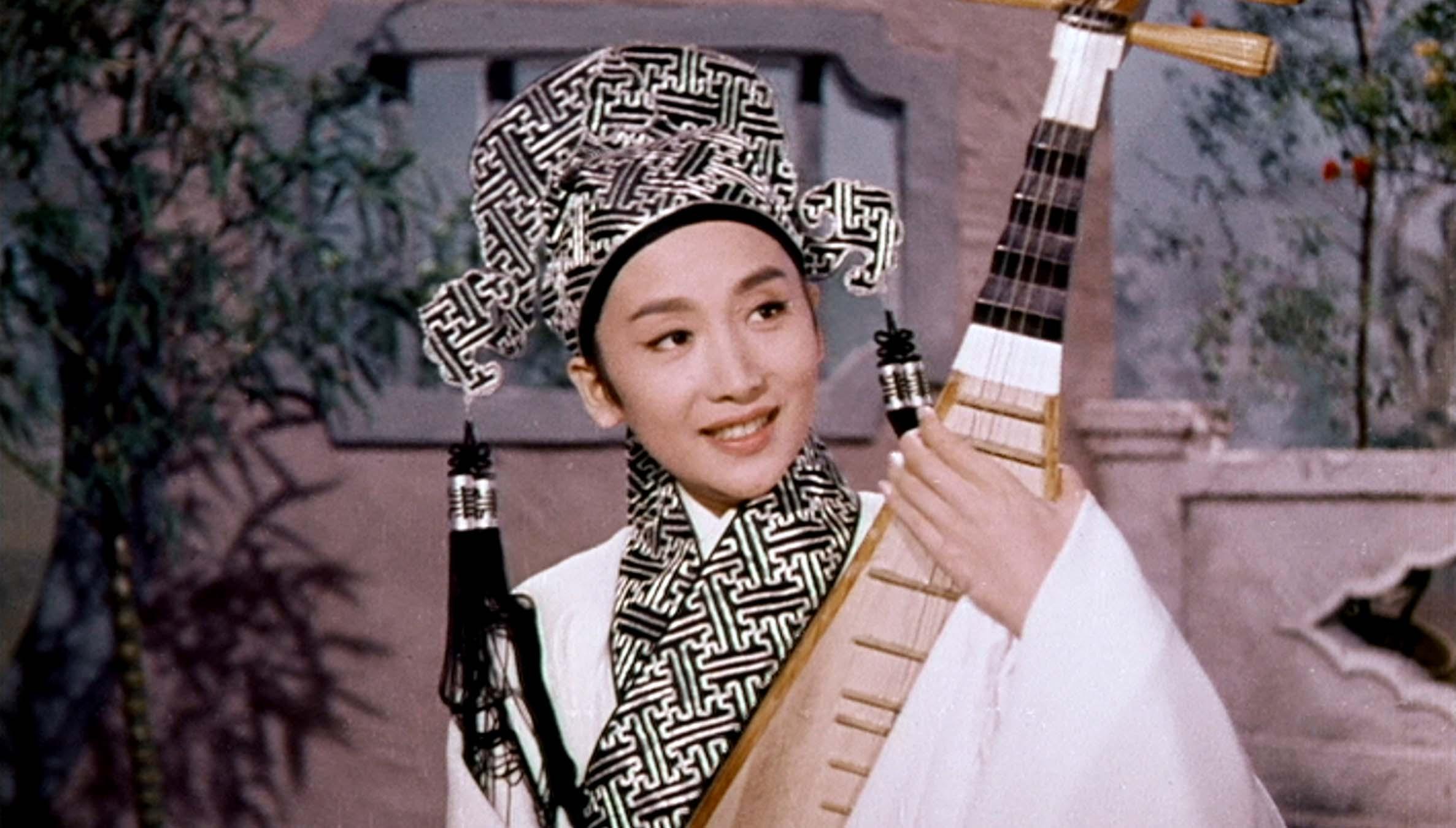 The Hong Kong Film Archive (HKFA) of the Leisure and Cultural Services Department will launch the screening programme entitled "Gems of Chinese Opera Film" from August 16 to September 20, featuring four classic Chinese opera films from the 1950s and 1960s at the HKFA Cinema. Photo shows a film still of "Bride Hunter" (1961). (Courtesy of Sil-Metropole Organisation Ltd.)