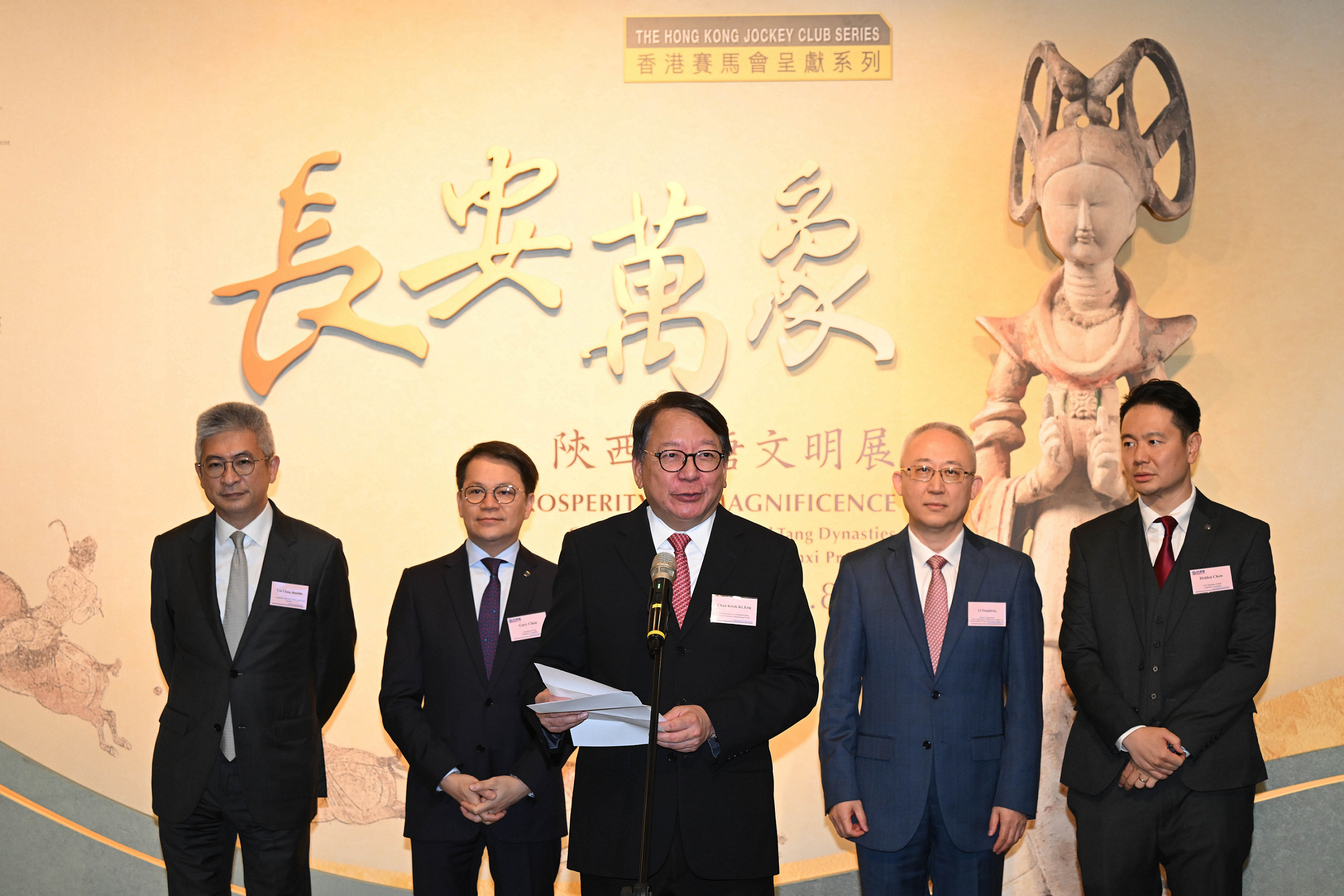 The Chief Secretary for Administration, Mr Chan Kwok-ki, speaks at "The Hong Kong Jockey Club Series: Prosperity and Magnificence – Civilisation of the Sui and Tang Dynasties in Shaanxi Province" exhibition today (July 14). Photo shows Mr Chan (centre); Deputy Commissioner of the Office of the Commissioner of the Ministry of Foreign Affairs of the People's Republic of China in the Hong Kong Special Administrative Region Mr Li Yongsheng (second right); the Chairperson of the Democratic Alliance for the Betterment and Progress of Hong Kong (DAB), Mr Chan Hak-kan (second left); Vice Chairperson of the DAB and Chairman of the Liaison Committee of the DAB Mr Holden Chow (first right), and other guests at the event.