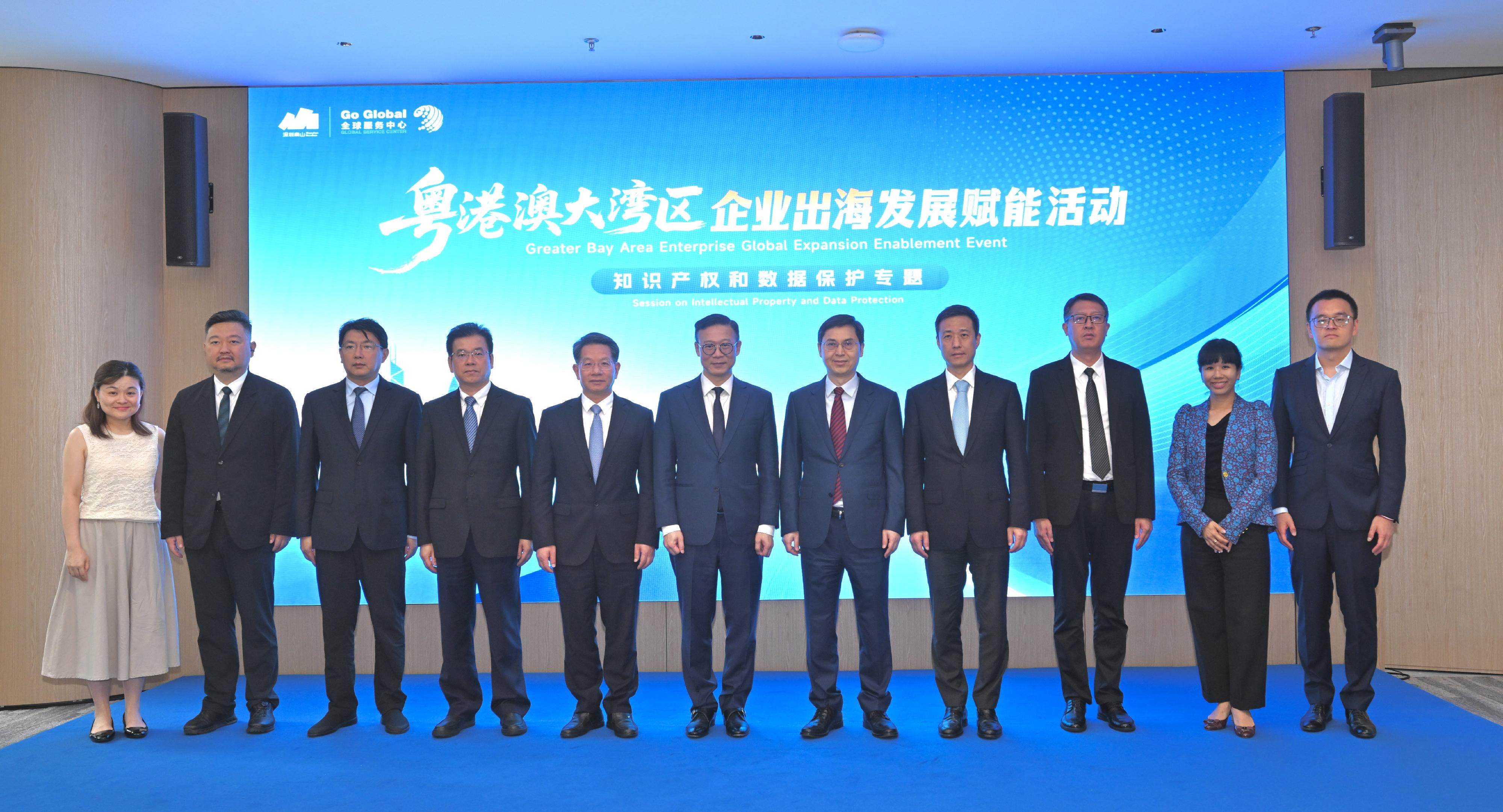 The Deputy Secretary for Justice, Dr Cheung Kwok-kwan, today (July 14) led a legal sector delegation to attend the first upgraded exchange and matching activity co-organised by the Department of Justice, the CPC Nanshan District Committee and the Nanshan District People's Government of Shenzhen. Photo shows Dr Cheung (centre) and member of the Standing Committee and the Secretary of the Political and Legal Affairs Committee of the CPC Shenzhen Municipal Committee, Mr Zhang Liwei (fifth right), with other guests at the activity.