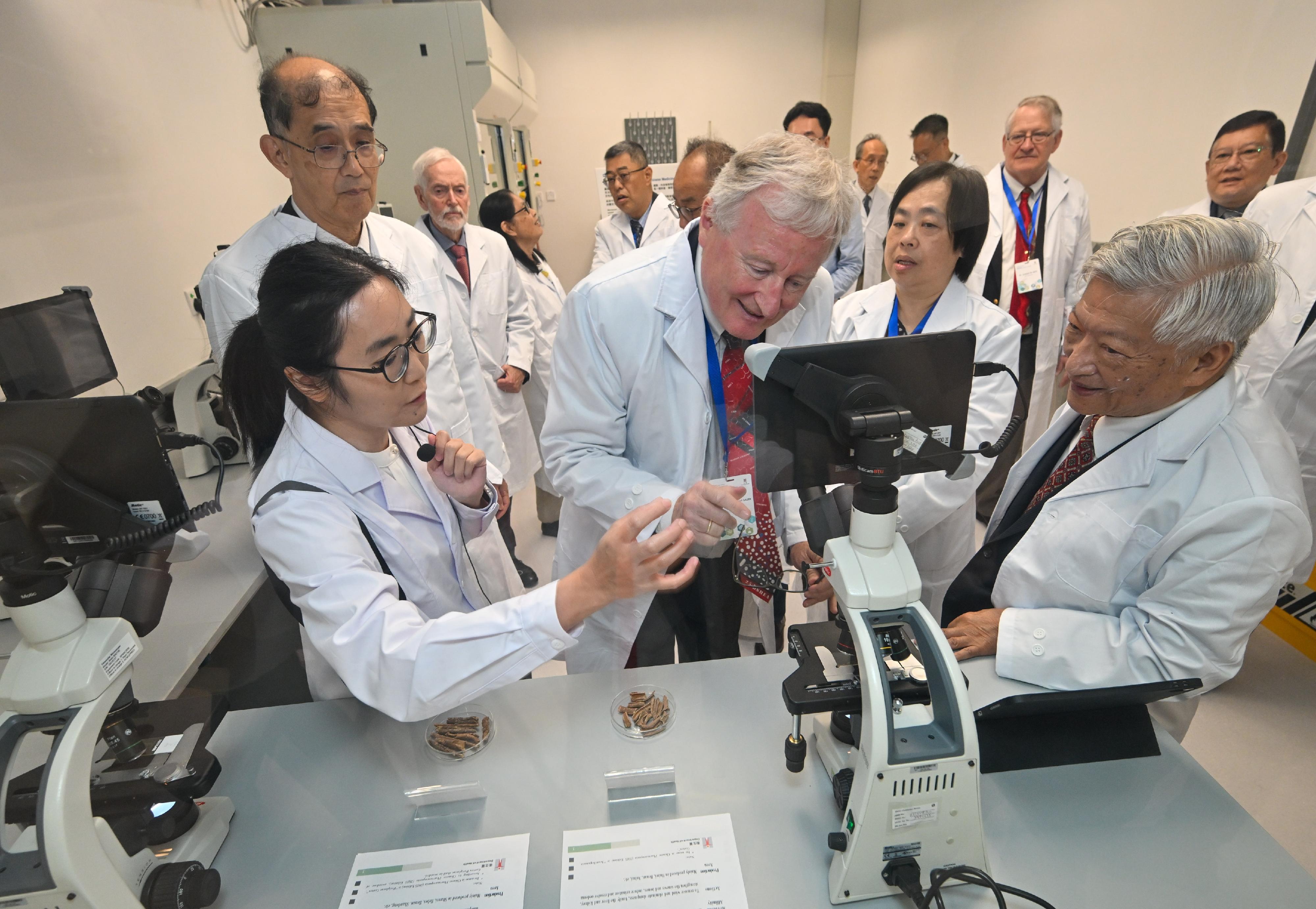 Members of the International Advisory Board (IAB) on Hong Kong Chinese Materia Medica Standards today (July 15) visited the permanent premises of the Government Chinese Medicines Testing Institute (GCMTI) of the Department of Health, which opened late last year, to learn more about the GCMTI's work in establishing quality standards, researching and developing innovative testing methods for Chinese medicines (CM), supporting the industry in CM identification, and promoting CM culture. Photo shows IAB members visiting the Microscopic Identification Laboratory of the GCMTI to learn about the innovative Simplified Powder Microscopic Identification method, which offers a straightforward and accurate way to identify cortex type of decoction pieces that have few and similar macroscopic features.