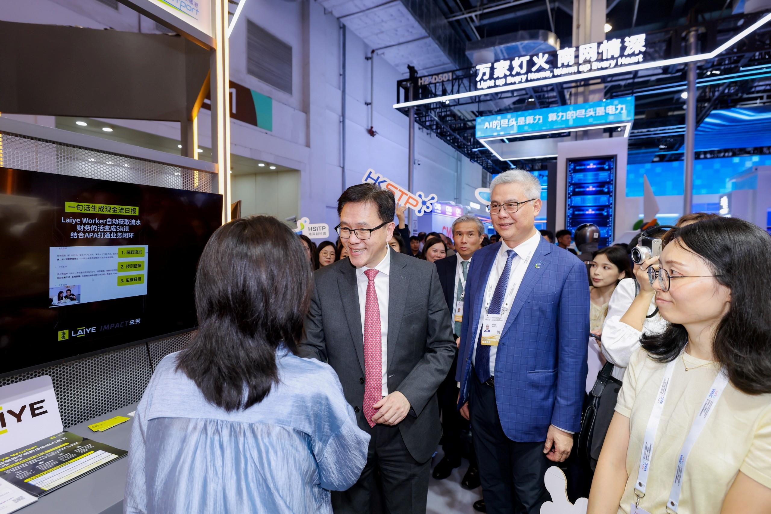 The Secretary for Innovation, Technology and Industry, Professor Sun Dong (second left), visits the Hong Kong Pavilion set up at the 2026 World AI Conference in Shanghai and meets with a representative of a participating enterprise today (July 17).