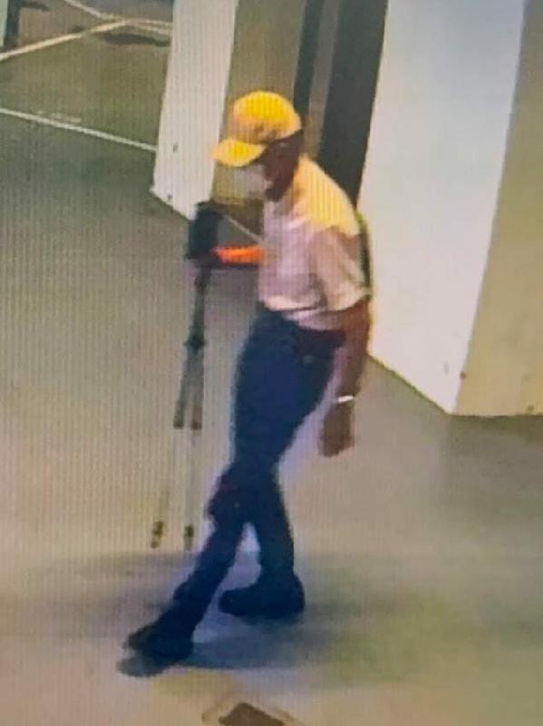 Chung Wing-kai, aged 77, is about 1.7 metres tall, 55 kilograms in weight and of thin build. He has a square face with yellow complexion and short grey hair. He was last seen wearing a light-coloured short-sleeved shirt, grey trousers, dark sneakers, a beige cap, a white mask, carrying two hiking poles and a black backpack.